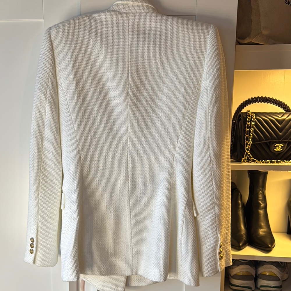 Zara Women's White Blazer with Gold Buttons - Picture 5 of 9